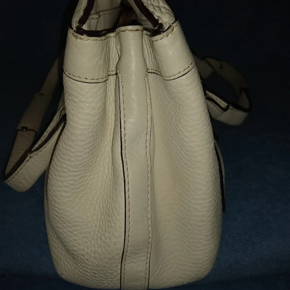 Vintage Y2K Coach Penelope leather shoulder tote. F14686